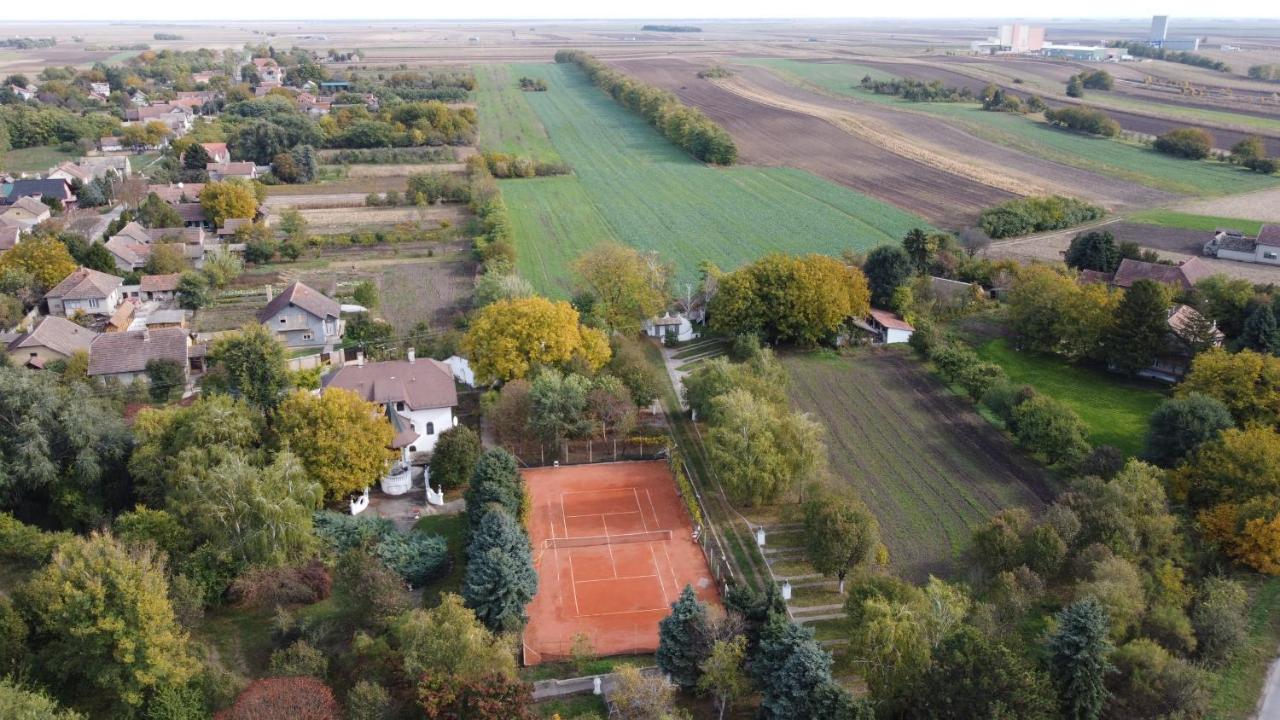 B&B Villa Pipacs Feketić Εξωτερικό φωτογραφία